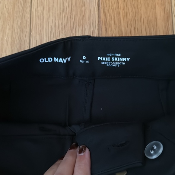 Old Navy High Rise Pixie Skinny - Picture 2 of 4
